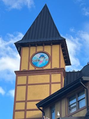Turm mit Seemansmotiv